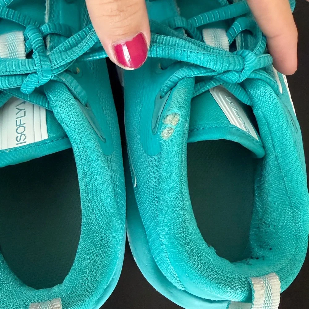 NIKE ISOFLY TEAL BLUE BASKETBALL SHOES- Youth 4